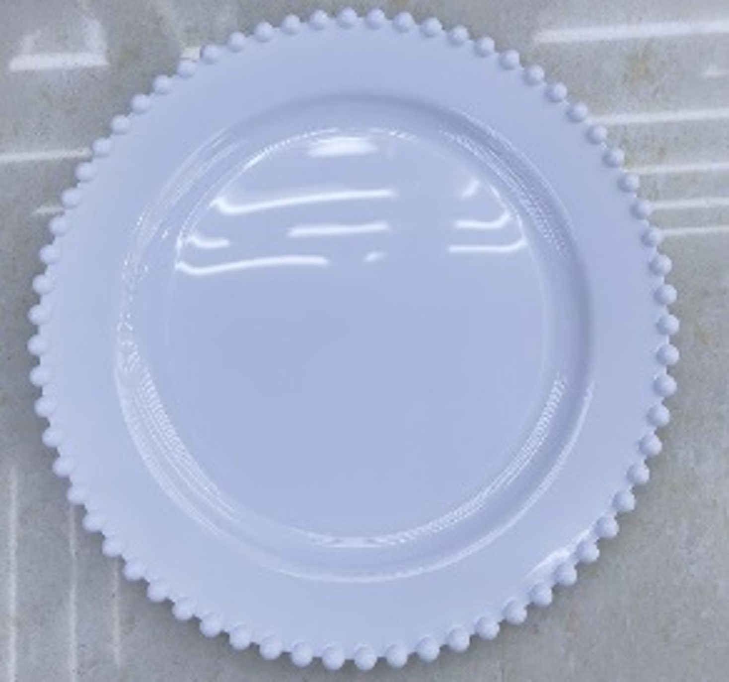 10" WHITE PLASTIC PLATE W/BEADED RIM