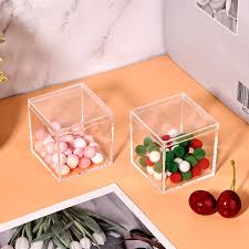 1.75 SQUARE CLEAR ACRYLIC TREAT BOX