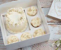 WHITE 5 WELL CUPCAKE BOX W/CAKE INSERT 1CT